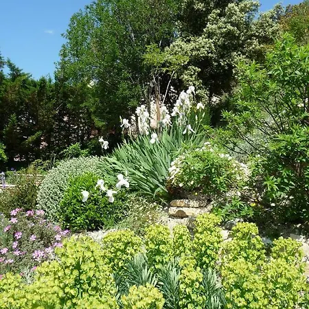 Le Mille Fleurs Aubres